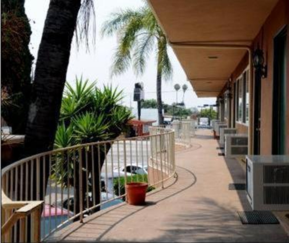 Century Inn at LAX Image 11